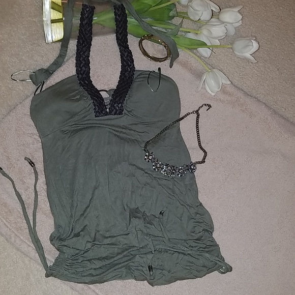 Gorgeous olive green halter top - Picture 2 of 8
